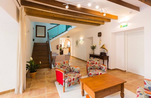 Sineu Hotel | CAN SERRETE - H. DOBLE VISTA CIUDAD - Nice hotel with shared swimming pool and free Wifi.