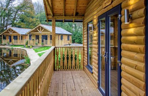 Nantgarw Hotel | Canada Lodge and Lake