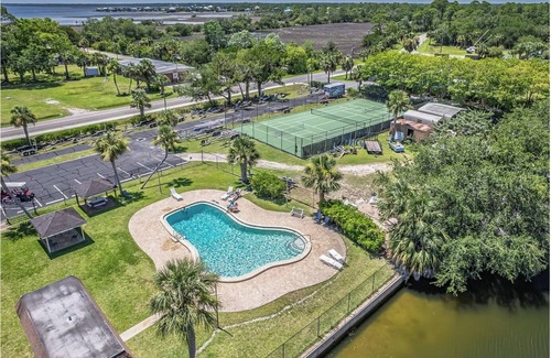 Crawfordville House | Canal-front home at Shell Point. Relax. Fish. Explore. Swim. Amazing Sunsets!