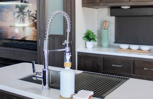 Key Largo RV Rental | Canal-Front RV Retreat in Key Largo Water Access