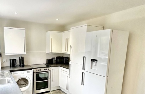 Eccles House | Canal Mews - 1 min from Trafford Centre and 2 mins M60