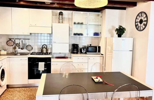 Cannaregio Apartment | Canal View - PLEASE READ THE DESCRIPTION