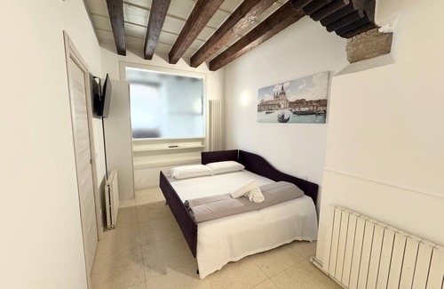 Dorsoduro Apartment | Canals Edge