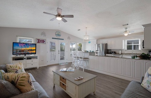 Anna Maria House | Canario Cottage by Duncan Real Estate