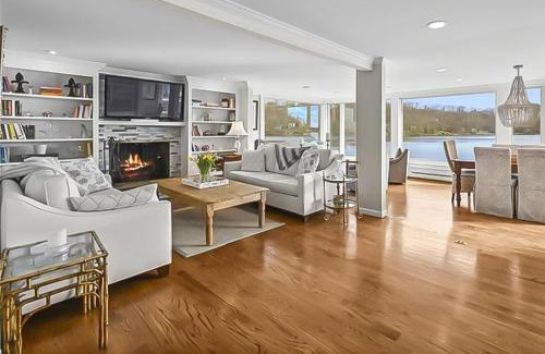 New Fairfield House | Candlewood Lake House