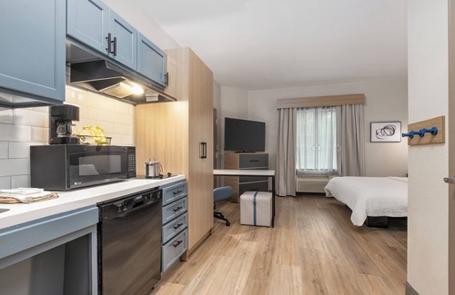 College Park Hotel | Candlewood Suites Houston (The Woodlands) by IHG