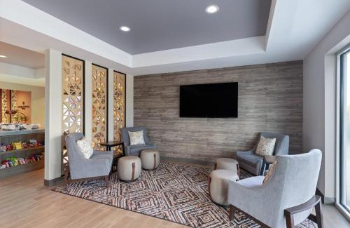 McPherson Hotel | Candlewood Suites McPherson by IHG