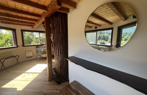 Cave Junction Cabin | Cannabis friendly treehouse with amazing mountain Views!
