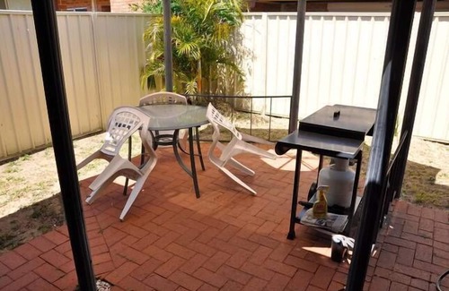Cannington House | Cannington Home Accommodation House 2 (4 bedrooms & 2 bathrooms)