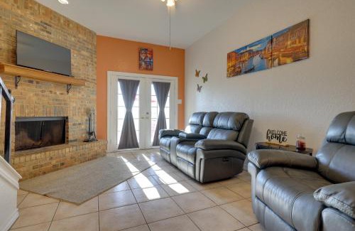 Canyon Lake House | Canyon Lake Townhome with Balcony, Deck and Yard!