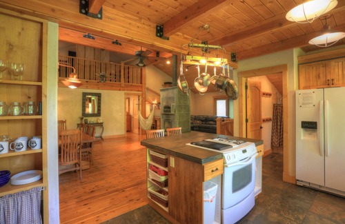 Smithfield Ski Chalet | Canyon Lodge- - 8 Acres - Sleeps 10
