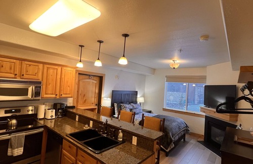 Park City Resort | Canyons Village Studio at Base with Full Kitchen