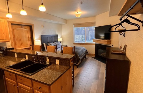 Park City Resort | Canyons Village Studio at Base with Full Kitchen