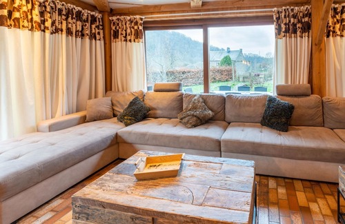 Membre House | Capacious holiday home in Membre with garden