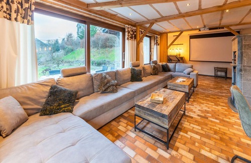 Membre House | Capacious holiday home in Membre with garden