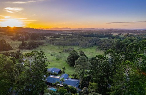 Skinners Shoot House | Cape Byron Suite 4 Private Room with Ensuite