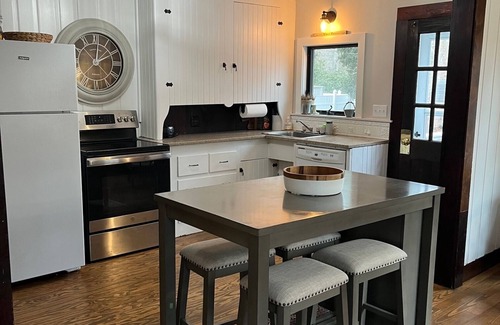 West Harwich House | Cape Cod Cottage 300 yards from the beach and warm waters of Nantucket Sound.
