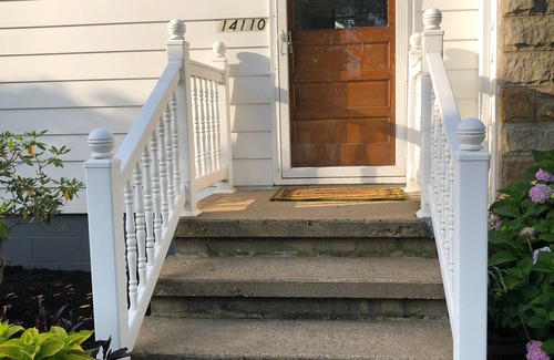North Lawrence Cottage | Cape Cod Cottage Apartment-king sized Sleep Number bed