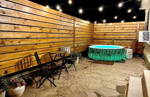 Grove Cottage | Cape Cod Style on Grand Lake - Romantic Honeymoon Cottage w/Hot tub #11