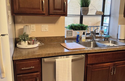 Pelican Condo | Cape Coral FL Condo with heated pool and hot tub, on site parking.
