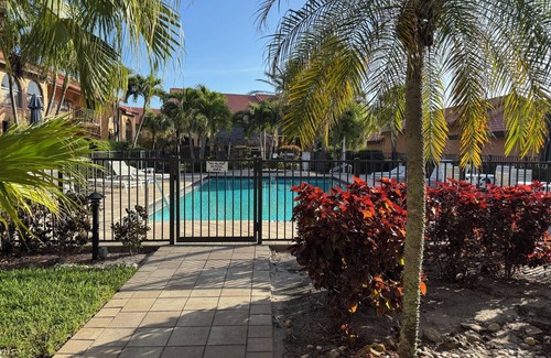 Pelican Condo | Cape Coral FL Condo with heated pool and hot tub, on site parking.