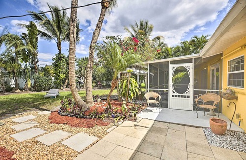 Caloosahatchee House | Cape Coral Home w/Yard < 1 Mi to Dtwn!