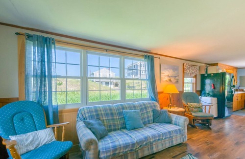 Sagamore Beach Cottage | Cape Escape – Dog Friendly & Steps to the Sea