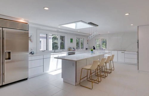 Wellfleet House | Cape Home w/Oceanview, Roof Deck Pool & Hot Tub