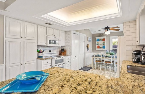 Fort Myers Apartment | Cape Lake House Lake Front