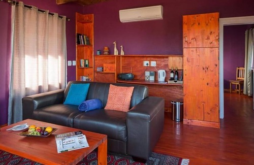 Helderberg Rural Cabin | CAPELANDS RESORT- Whitestone
