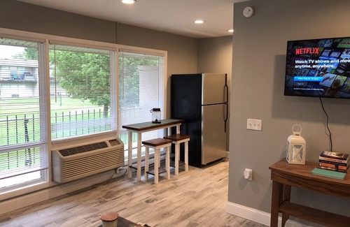 Frankfort Condo | Capital City Condo #6 close to Interstate, Water Park, Restaurants and Shopping.