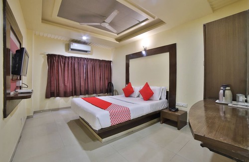 Navrangpura Hotel | Capital O 1967 Hotel Kalash Residency