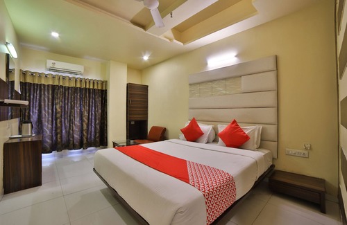 Navrangpura Hotel | Capital O 1967 Hotel Kalash Residency