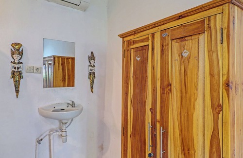 Perean Tengah Hotel | Capital O 92728 Kos 168