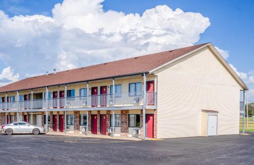 Aurora Hotel | Capital O Aurora Inn Monett US 60