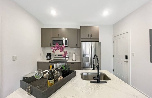 Kingman Park Bed & Breakfast | Capitol Hill Scenic Unit with Bright City Views