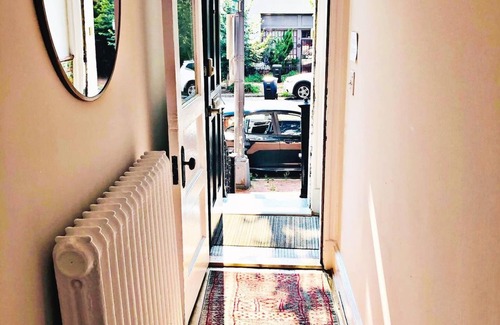 Capitol Hill Apartment | Capitol Hill Studio on Lincoln Park, Free PARKING