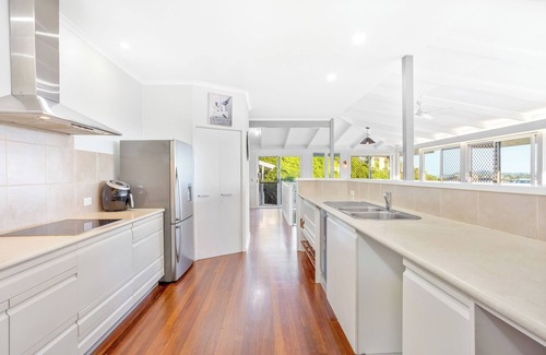 Yeppoon House | 'Capricorn Views Yeppoon' Pet friendly 4 bedroom house in the heart of town