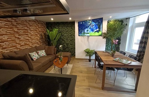 Valenciennes Apartment | Capsule Jungle