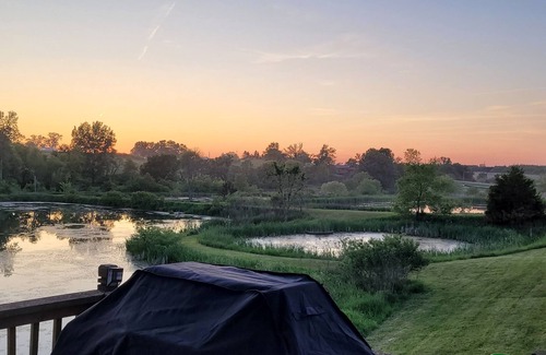 Illinois City House | Captain's Cove is a county getaway with private ponds for all of life's moments!