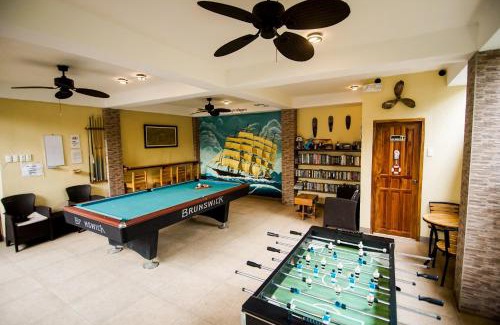 Tawala Hotel | Captain's Lodge and Bar