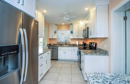 Shell Harbor House | Captain's Nest Sanibel, with Pergola on East End
