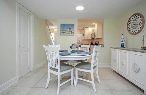 Shell Harbor House | Captain's Nest Sanibel, with Pergola on East End