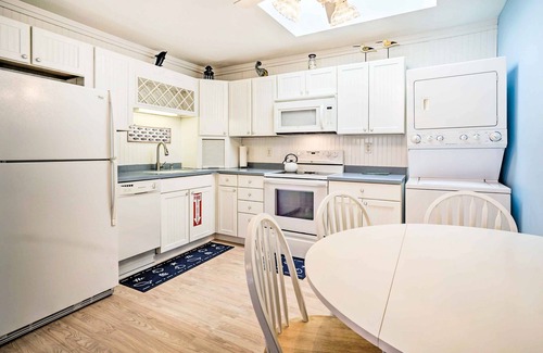 Village Green House | Captain's Quaders (2-Bedroom Home) - Handicap accessible - Pets Allowed by RedAwning