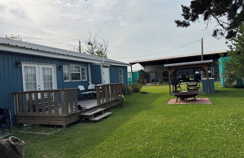 Port O Connor House | Captain's Quarters Charming 3-bedroom house in lovely Port O'Connor TX with AC