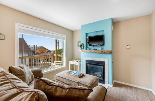 Depoe Bay House | Captain's Quarters - Blue Lagoon Cabin