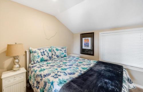 Depoe Bay House | Captain's Quarters - Blue Lagoon Cabin