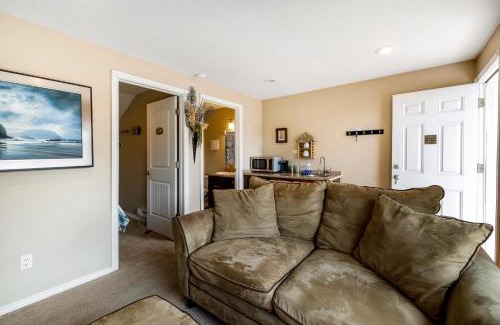 Depoe Bay House | Captain's Quarters - Blue Lagoon Cabin