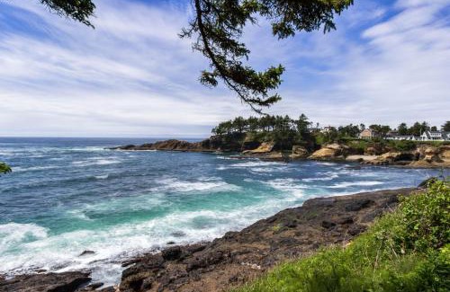 Depoe Bay House | Captain's Quarters - Coral Reef Cabin