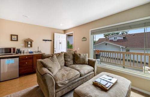 Depoe Bay House | Captain's Quarters - Coral Reef Cabin